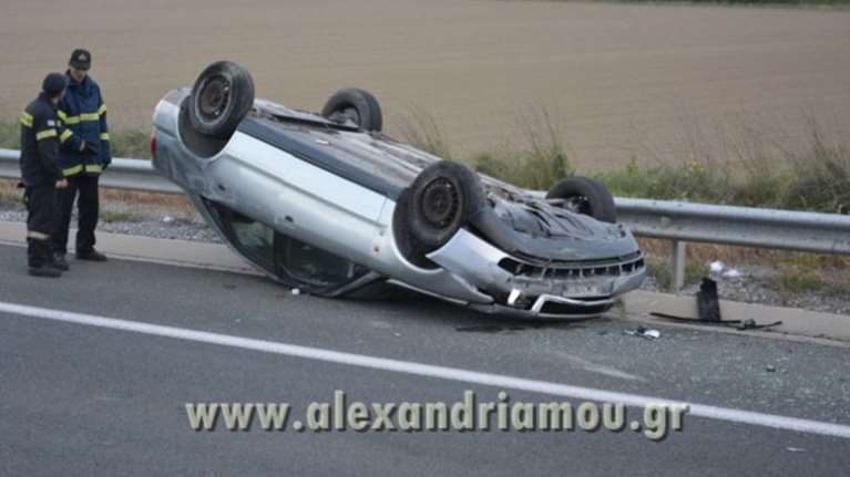 Κι όμως ο οδηγός βγήκε μόνος του και χωρίς αμυχή!