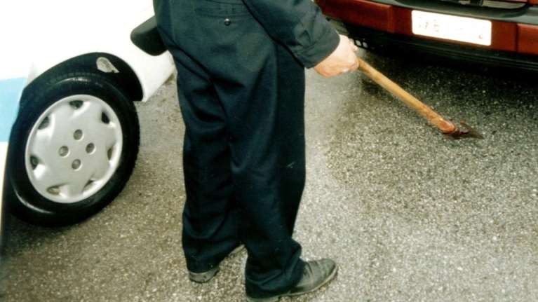 Συνέλαβαν τον άνδρα που σκότωσε με τσεκούρι άστεγο στον Αγ. Κοσμά