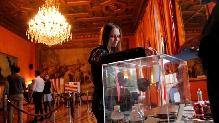 Ψηφίζουν οι Γάλλοι - Κάλπες ορόσημο για ολόκληρη την Ευρώπη