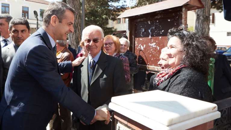 Στη Νάουσα ο Κυριάκος Μητσοτάκης, 195 χρόνια από το Ολοκαύτωμα