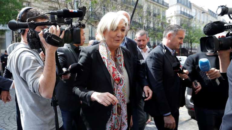 Η Λεπέν παραιτήθηκε αιφνιδιαστικά από την ηγεσία του κόμματος