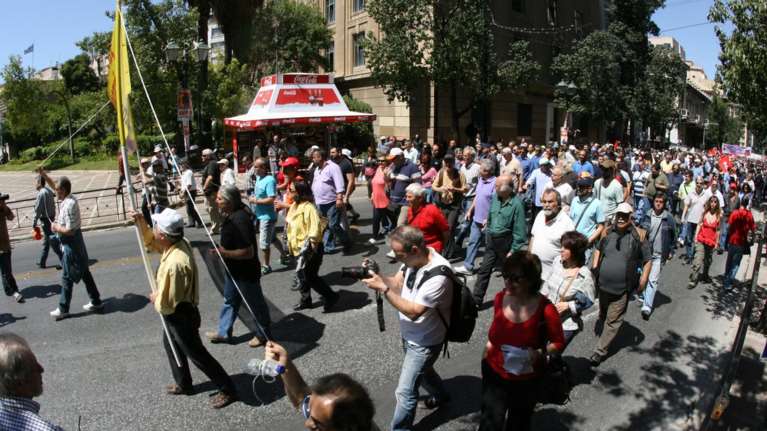 Με νόμο πλέον υποχρεωτική αργία η Πρωτομαγιά