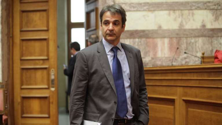 Υπουργικό συμβούλιο με εξωκοινοβουλευτικούς θέλει ο Κυριάκος