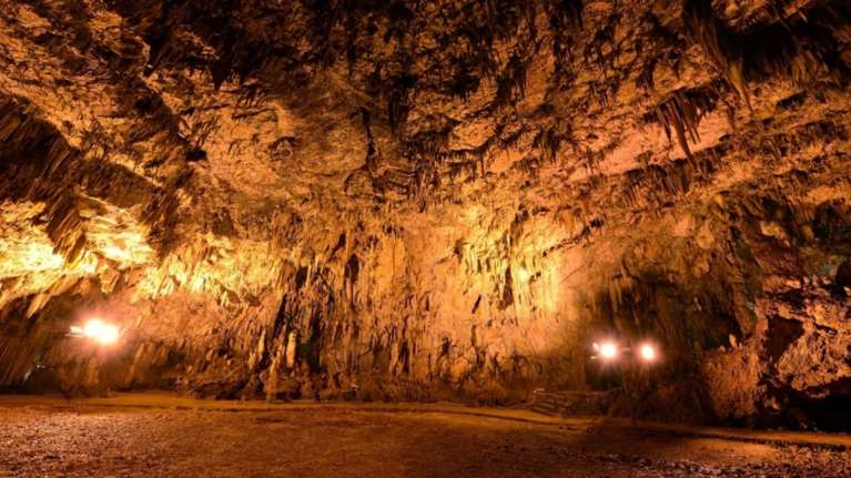 Το επικό σπήλαιο της Κεφαλονιάς που εκθειάζουν τα ιταλικά ΜΜΕ (φωτό)