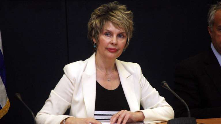 Επανήλθε η Παπακώστα: Δεν θα αυτοκαταργηθώ, θα λέω τη γνώμη μου