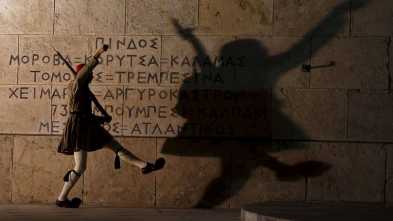 Ανώμαλη «προσγείωση» από το ΙΟΒΕ για την ανάπτυξη το 2017