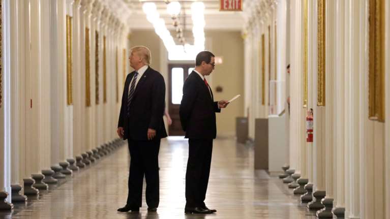 Ο Τραμπ υπόσχεται τη μεγαλύτερη μείωση φόρου στην ιστορία των ΗΠΑ