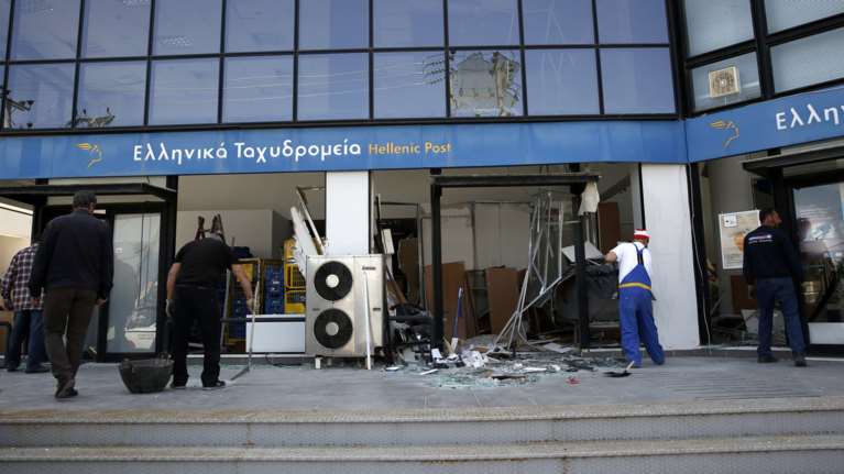 Ανατίναξαν ΑΤΜ στα Γλυκά Νερά και πήραν τα χρήματα