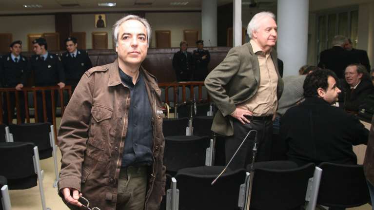 Εμφύλιος στην 17Ν: Γιωτόπουλος κατά «βαψομαλλιά» και Ντόναλτσον