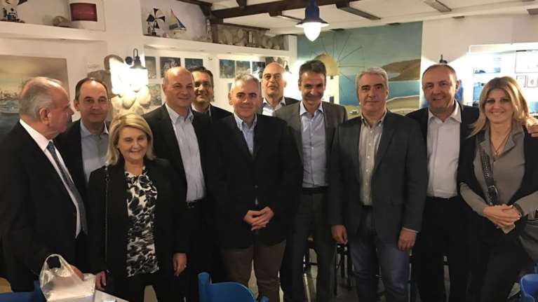 «Μυστικός δείπνος» Κυριάκου σε ψαροταβέρνα της Καισαριανής