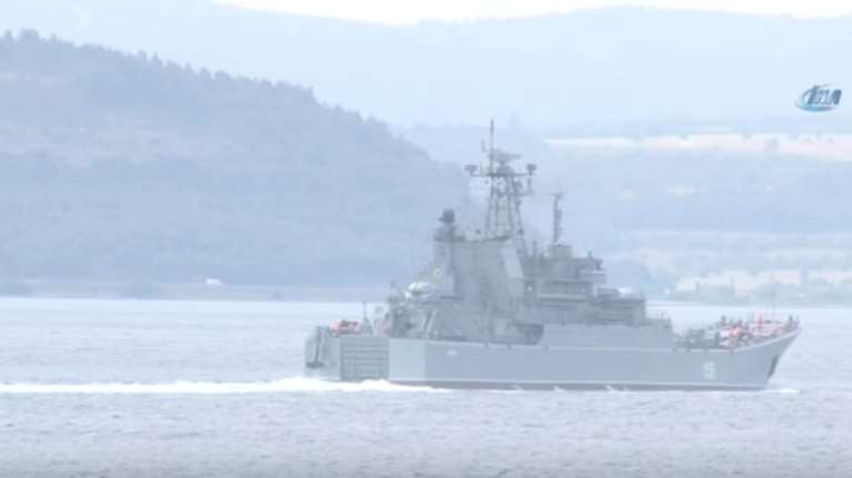 Σύγκρουση ρωσικού πολεμικού πλοίου με εμπορικό στο Βόσπορο - βίντεο