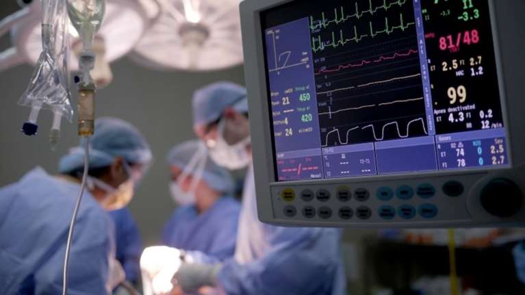 Πρωτοποριακή επέμβαση αλλαγής φύλου σε 18χρονη στη Θεσσαλονίκη