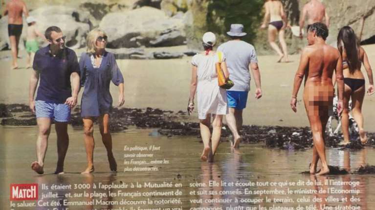 Γαλλία: Όταν ο Μακρόν έκανε βόλτα σε παραλία γυμνιστών