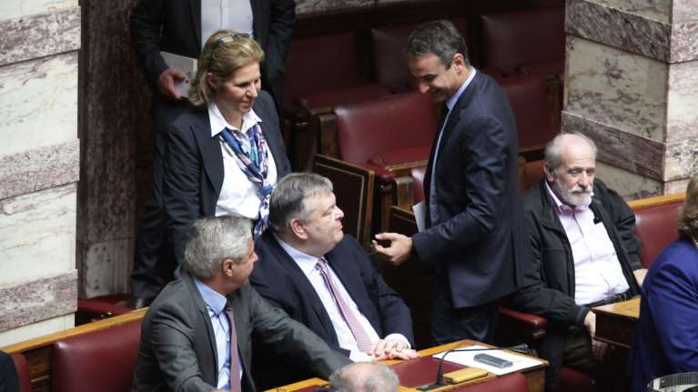 Το τετ-α-τετ του Κυριάκου με τον Ευ. Βενιζέλο στη Βουλή