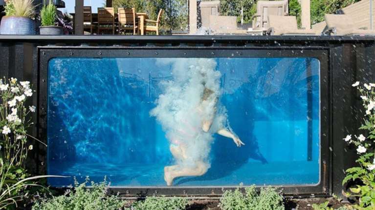 Αυτή είναι η πιο φθηνή  και ...περίεργη πισίνα στον κόσμο