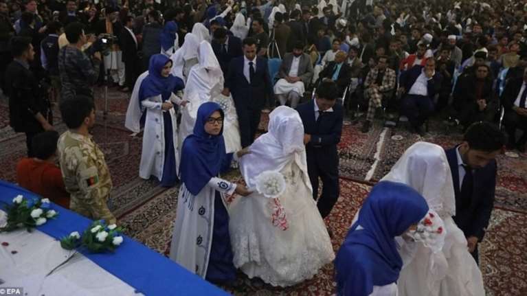 Νύφες στο Αφγανιστάν με πλήρως καλυμμένο το πρόσωπό τους