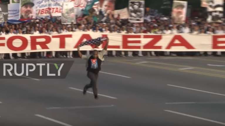 Κούβα: Πήγε με σημαία των ΗΠΑ και τον πήραν στο κυνήγι