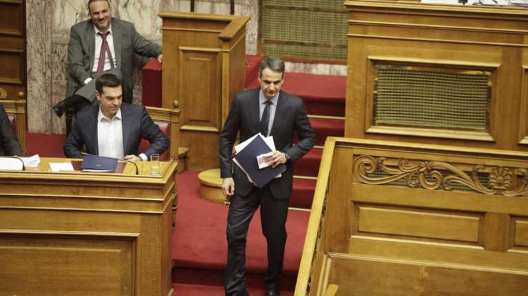 Σε δύο δόσεις η συμφωνία στη Βουλή για μέτρα και αντίμετρα