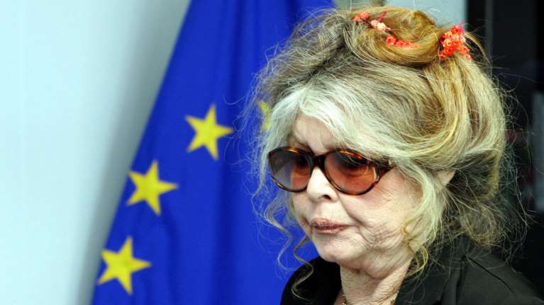 Μπριζίτ Μπαρντό: Όσοι σέβονται τα ζώα, να ψηφίσουν Λεπέν