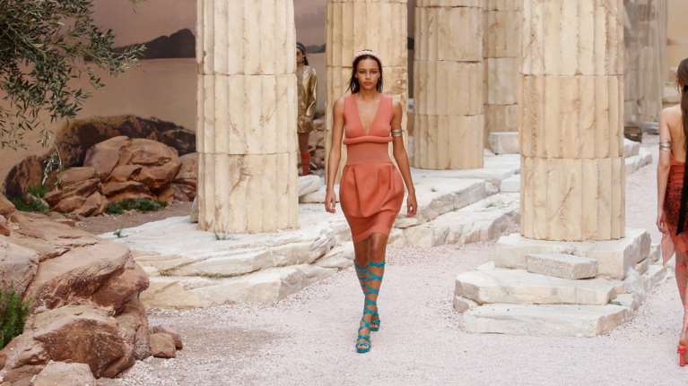 Chanel: H φετινή κολεξιόν με δύναμη από την ελληνική αρχαιότητα