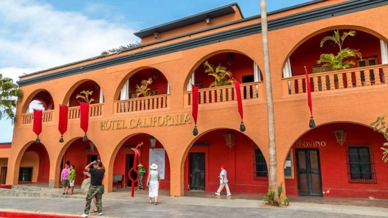 Οι Eagles μηνύουν το... Hotel California