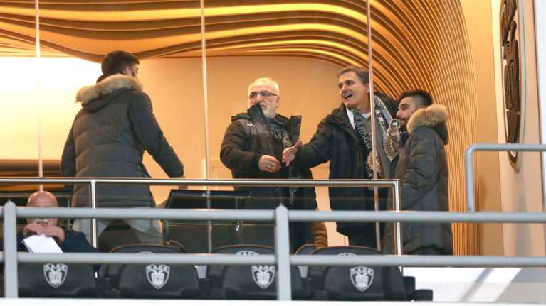 Ατυχής «πλακίτσα» Τσακαλώτου στην ΚΟ: Μοιράζει το πλεόνασμα σε Παοκτζήδες