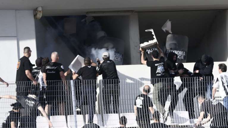 Με μαχαίρια λοστούς και ζώνες! Ένας τελικός ντροπής και βίας