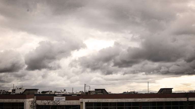 Ο καιρός λέει "καλή εβδομάδα" με συννεφιά σε όλη τη χώρα