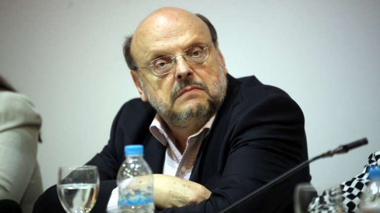 Νέο καραμανλικό «άδειασμα» στον Μητσοτάκη για τις εκλογές