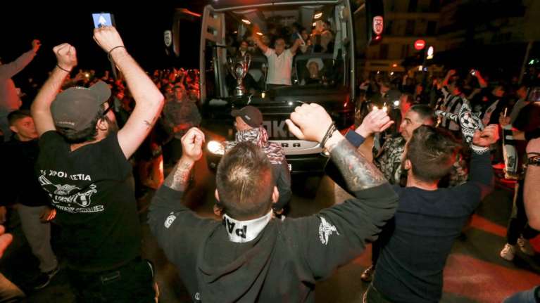 Μαζικοί απλήρωτοι λογαριασμοί οπαδών σε καφέ και τσιπουράδικα του Βόλου