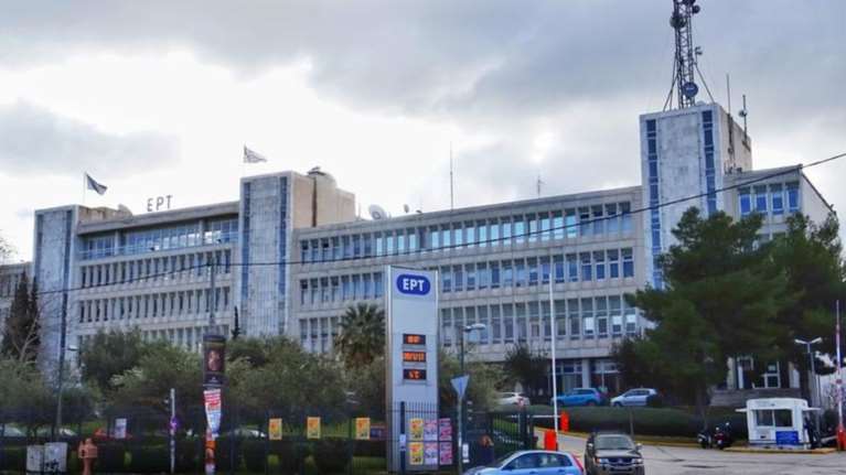 &quot;Χαρτοπόλεμος&quot; ΝΔ-ΕΡΤ για το σχόλιο δημοσιογράφου για Μακρόν