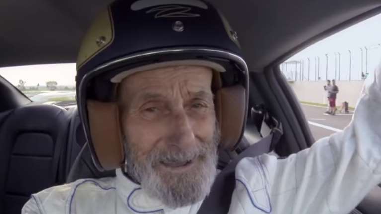 Δείτε πως αντιδρούν ηλικιωμένοι πίσω από το τιμόνι του Nissan GT-R