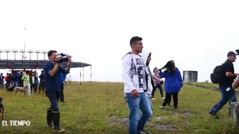 Συγκινητική επίσκεψη των επιζώντων της Σαπεκοένσε στο σημείο της τραγωδίας