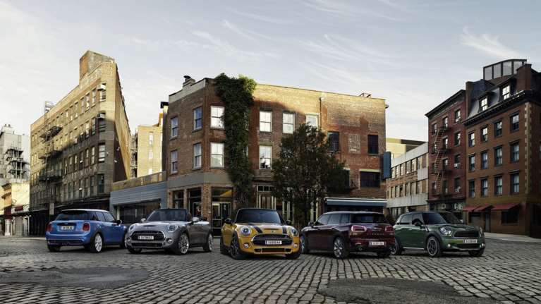 Διάλεξε ένα από τα 100 MINI με όφελος έως 4.500€ και χαμογέλα!