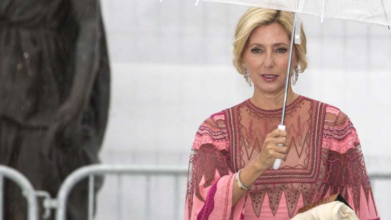 Η Μαρί Σαντάλ δείχνει το χλιδάτο σπίτι της στο Λονδίνο: Λευκό, μάρμαρο &amp; χρυσό