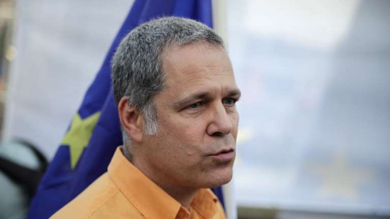 Καταγγελία για ξυλοδαρμό γυναίκας συμβούλου από τον Τζήμερο - Βίντεο