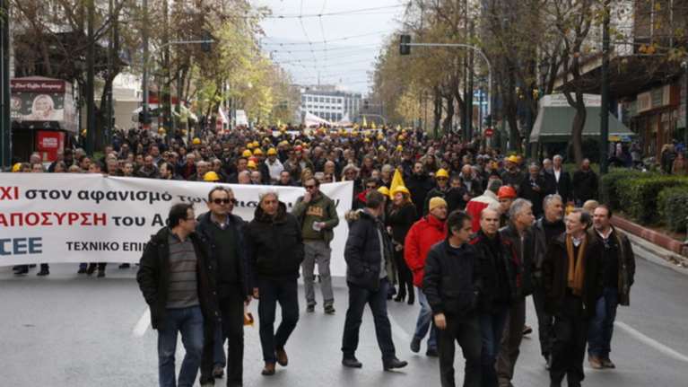 Στο δρόμο ξανά «το κίνημα της γραβάτας» για το ασφαλιστικό