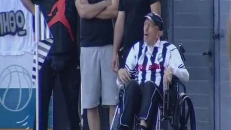 Ράγισαν καρδιές: Ο Ευγένιος Γκέραρντ σε αναπηρική καρέκλα - Βίντεο