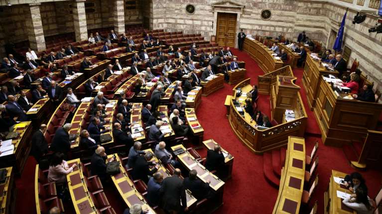 Πολυνομοσχέδιο με μέτρα πάνω από 5 δισ. σε 941 σελίδες