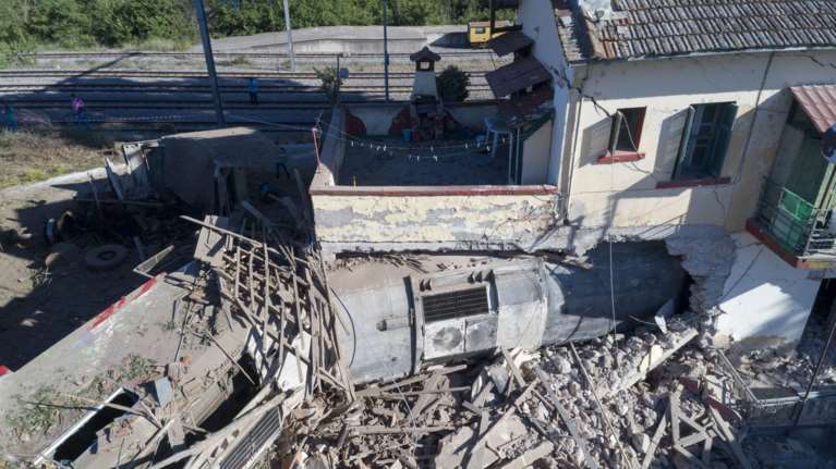 Συγκλονιστικές εικόνες από την τραγωδία με τον εκτροχιασμό στο Άδενδρο