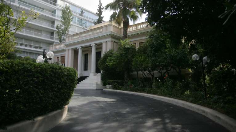 Το Μαξίμου κατηγορεί τη ΝΔ και τα ...ΜΜΕ για τα νέα μέτρα 5 δισ. ευρώ