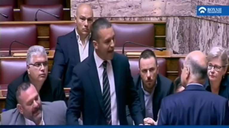 Αλητείες και έκτροπα στη Βουλή από Κασιαδιάρη και Χρυσή Αυγή