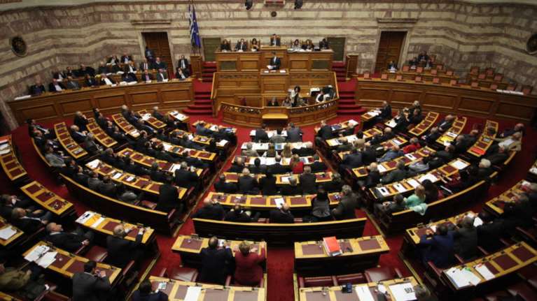 Live η συζήτηση στη Βουλή για το 4ο μνημόνιο
