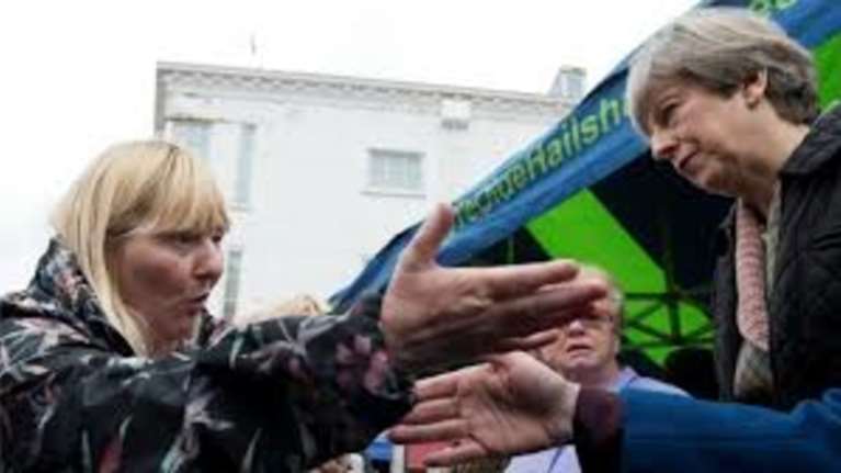 Οργισμένη Βρετανίδα &quot;τα χώνει&quot; στην Τερέζα Μέι -βίντεο