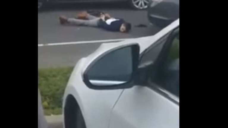 Βίντεο-σοκ: 15χρονος κείτεται νεκρός στην άσφαλτο από σφαίρα αστυνομικού