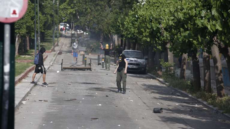Επίθεση με μολότοφ στο ΑΤ. Ομόνοιας και στην ΓΓ Εμπορίου
