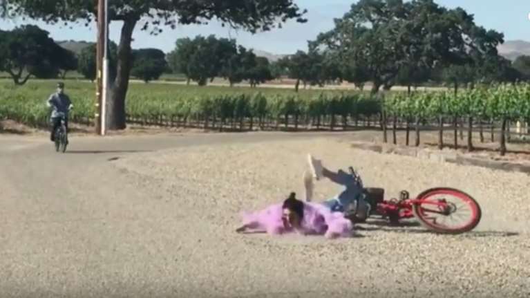 Η επική τούμπα της Κένταλ Τζένερ: Aυτό πρέπει να πόνεσε πολύ [Βίντεο]