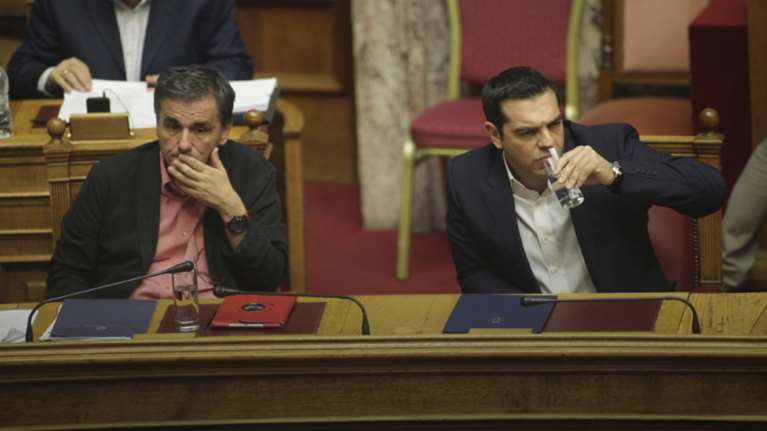 Τα έξι ψέματα για τη συμφωνία, τα νέα μέτρα και τα αντίμετρα