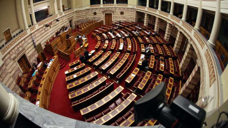 Κρύφτηκαν οι ΑΝΕΛ στη Βουλή - Μόνο ένας θα μιλήσει για τα μέτρα