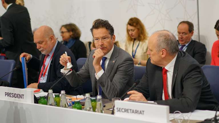 Πλεονάσματα και χρέος στην ατζέντα της συνεδρίασης του Eurogroup